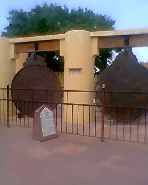 SOS Party Offsite sightseeing Heritage & City Sights Jantar Mantar