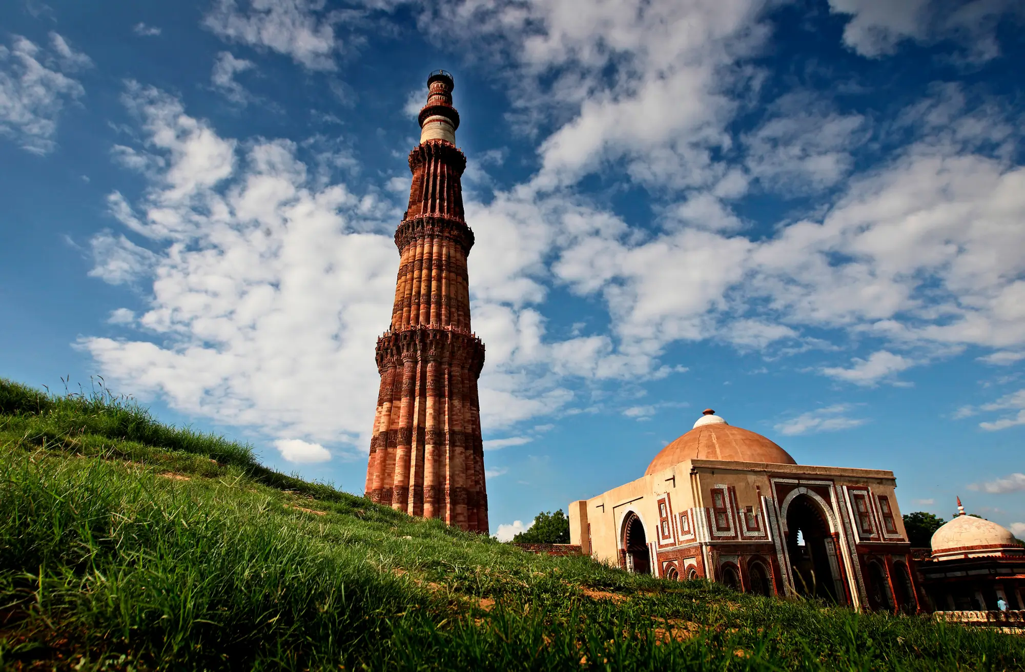 SOS Party Offsite sightseeing Delhi Heritage & Culture Qutub Minar
