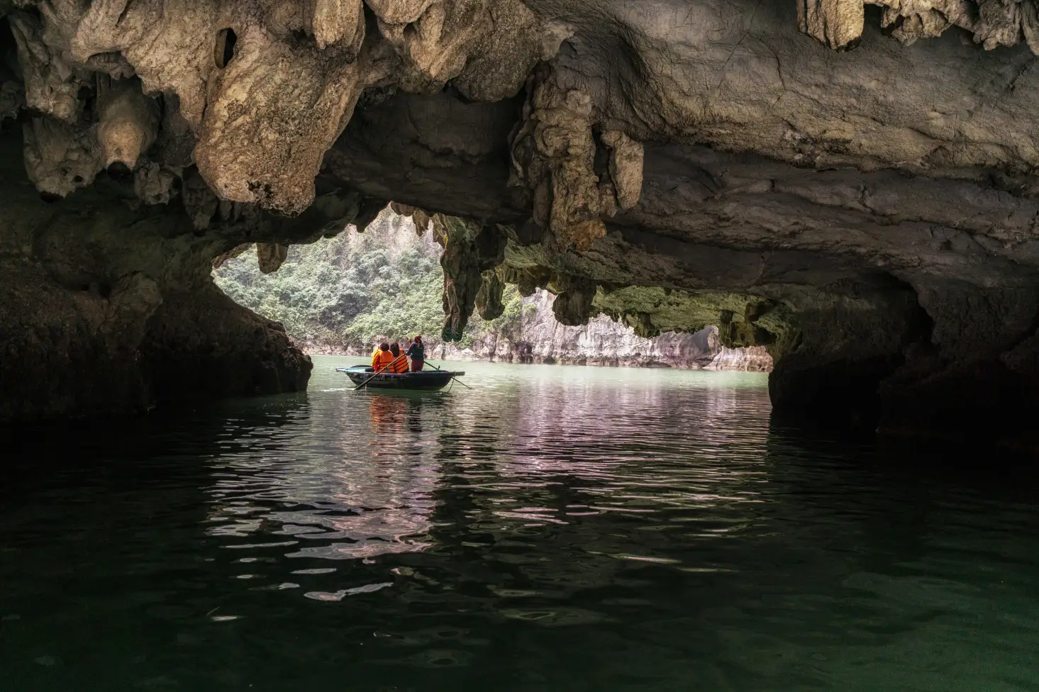 SOS Party Offsite sightseeing Halong Bay Luon Cave