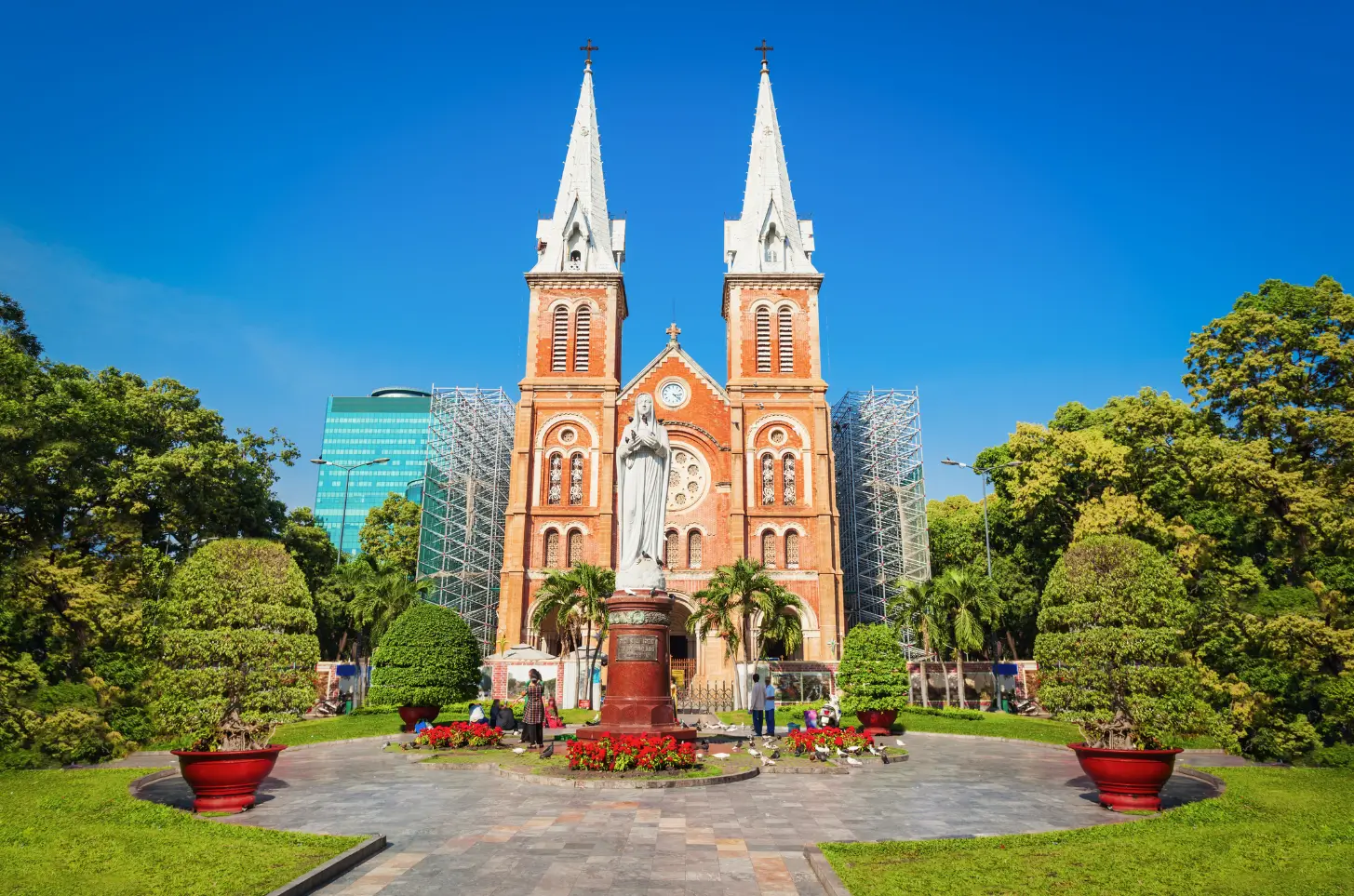 SOS Party Offsite sightseeing Ho Chi Minh City Notre-Dame Cathedral